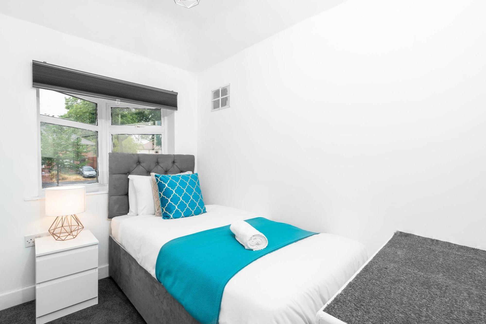 4 Bedroom House - Accommodates 7 - Garden - Parking - Netflix - Wifi - 559T Birmingham Bagian luar foto