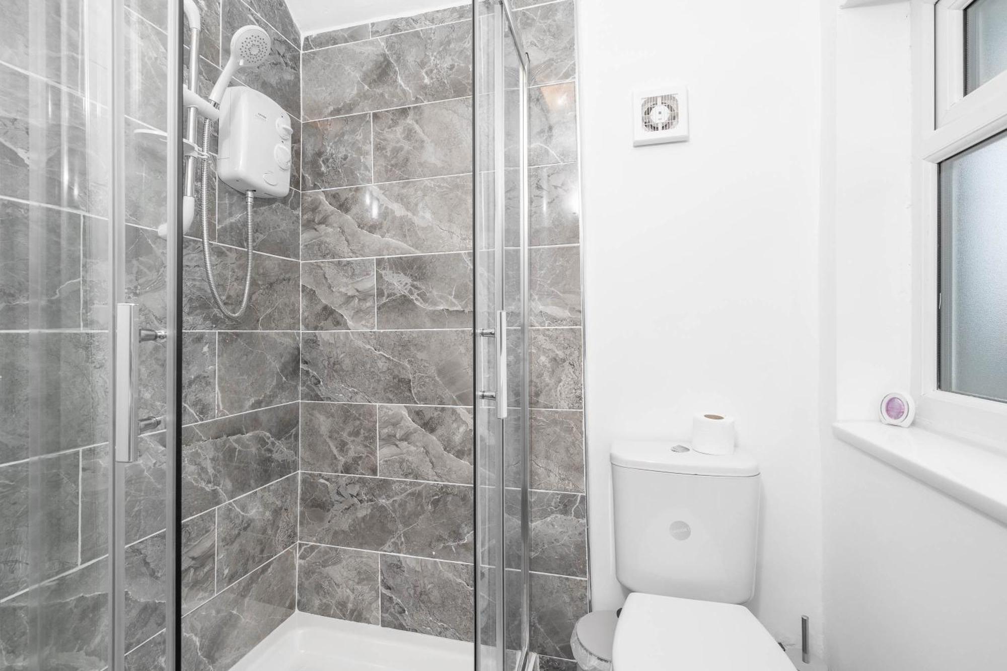4 Bedroom House - Accommodates 7 - Garden - Parking - Netflix - Wifi - 559T Birmingham Bagian luar foto