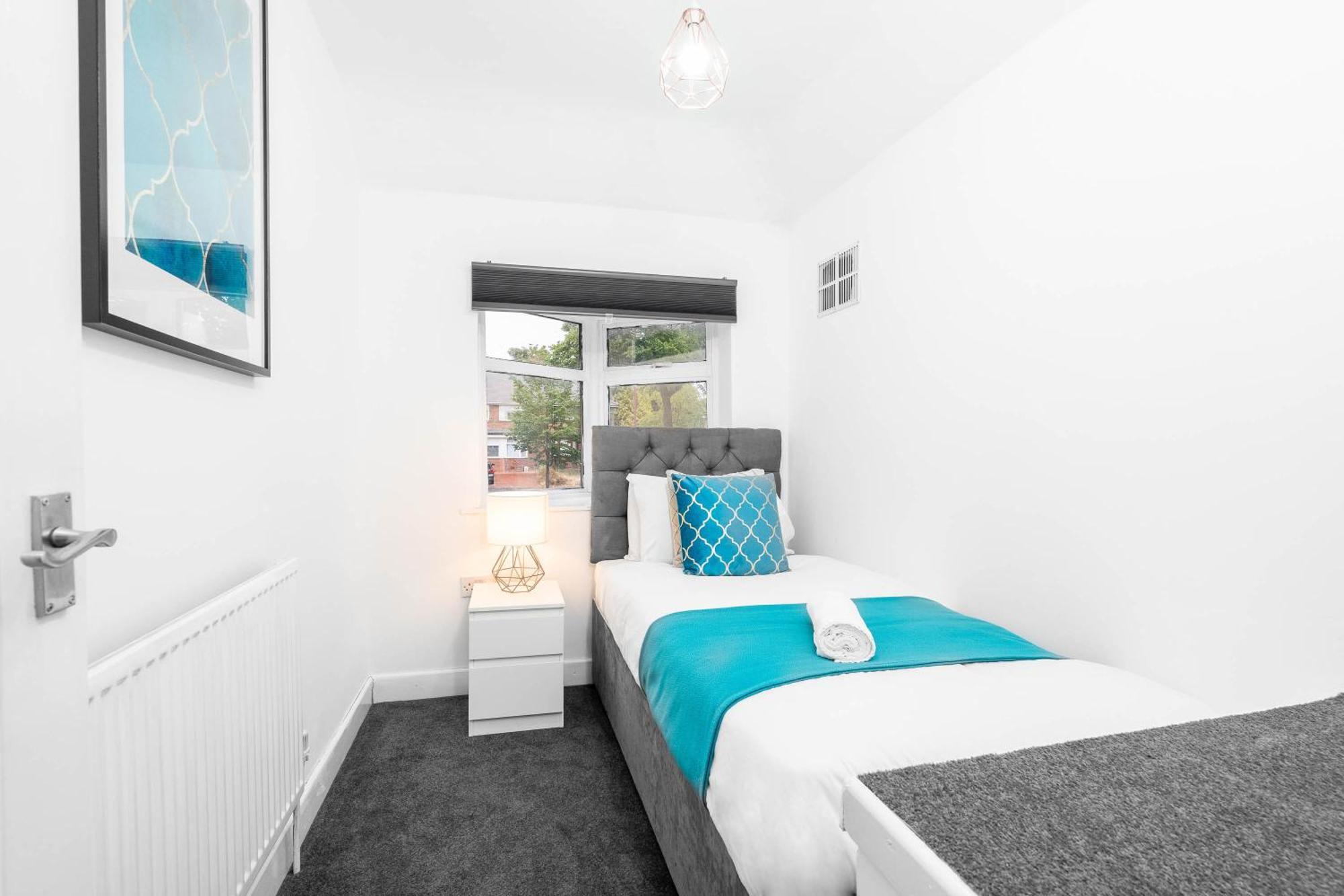 4 Bedroom House - Accommodates 7 - Garden - Parking - Netflix - Wifi - 559T Birmingham Bagian luar foto