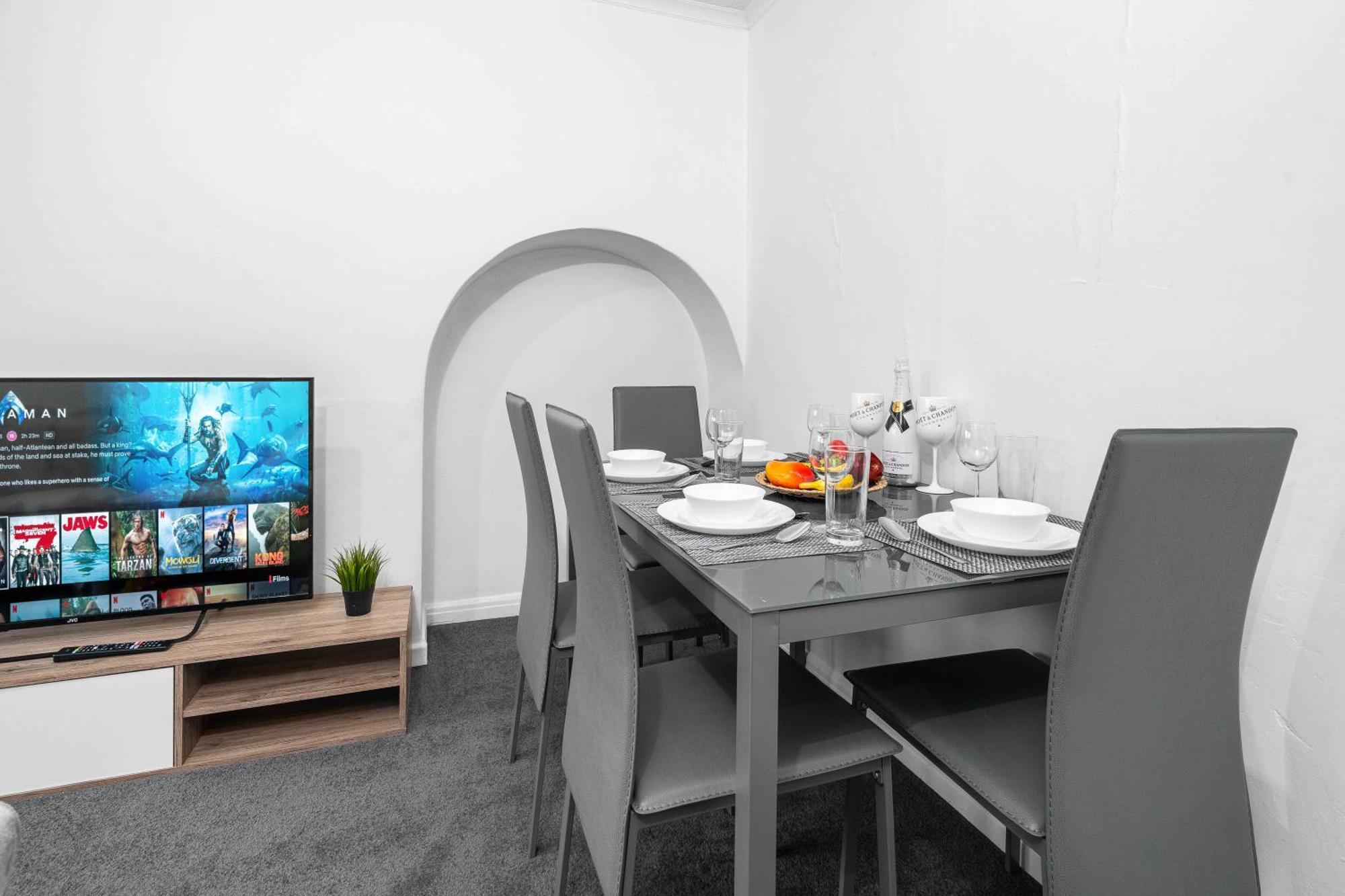 4 Bedroom House - Accommodates 7 - Garden - Parking - Netflix - Wifi - 559T Birmingham Bagian luar foto